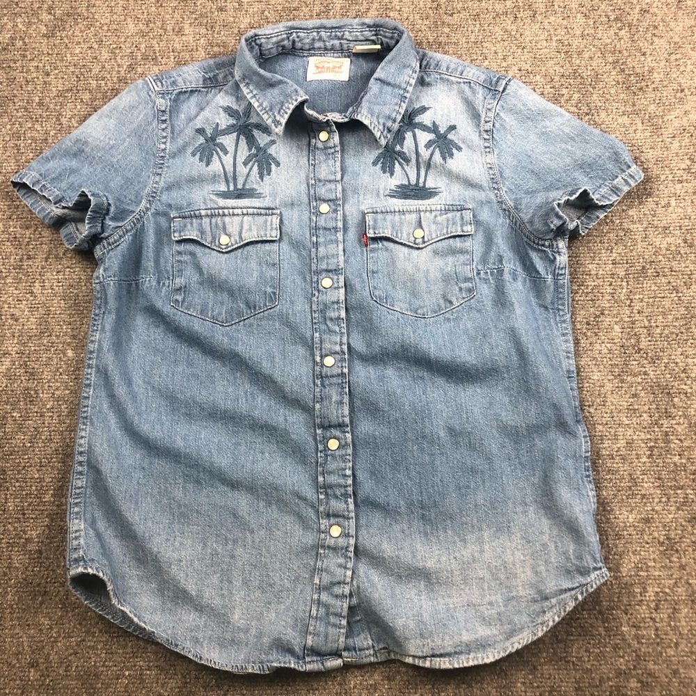 Levi's Women’s Light Wash Denim Short Sleeve Shirt with Palm Print